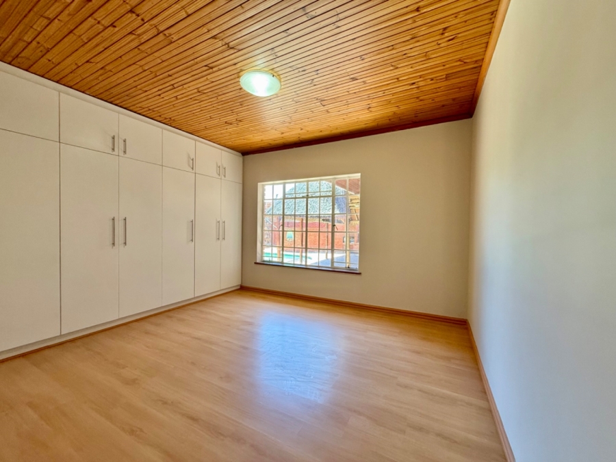 5 Bedroom Property for Sale in Bluewater Bay Eastern Cape